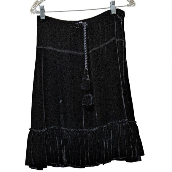 Joie ruffle bottom black velvet drawl skirt size Medium - Picture 1 of 10